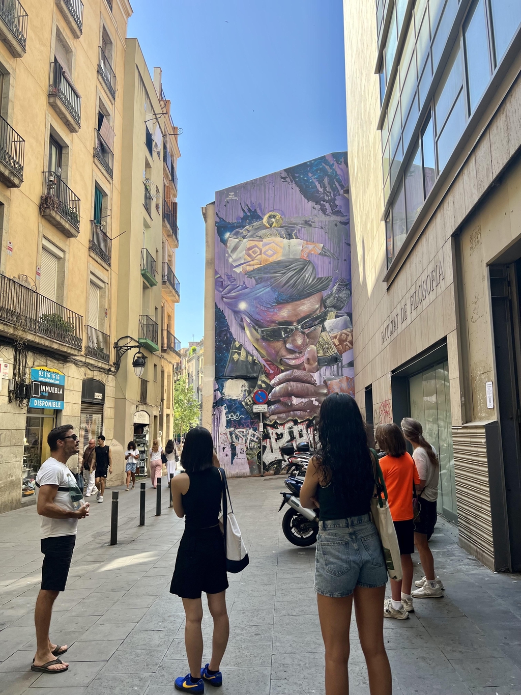 A guided walk of Barcelona’s street art & graffiti before you paint your own graffiti