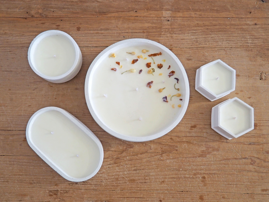 Velas aromáticas naturales hechas a mano
creadas para llenar tu hogar de esencia y calma.