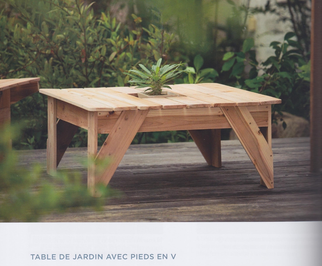 Table de style japonais en bois sur mesure d'extérieur.