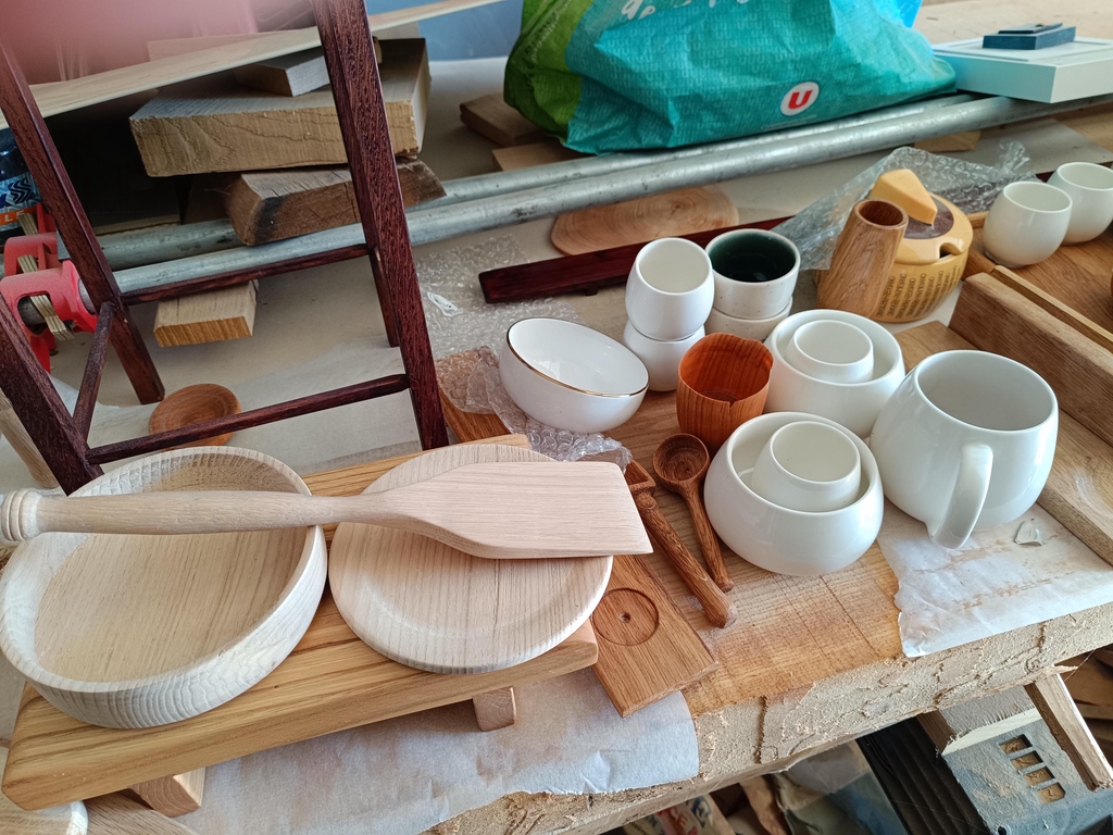 Notre production au sein de l'atelier Xavier Delaporte ébéniste. Nous fabriquons des meubles sur mesure, ainsi que des objets en tous genres.