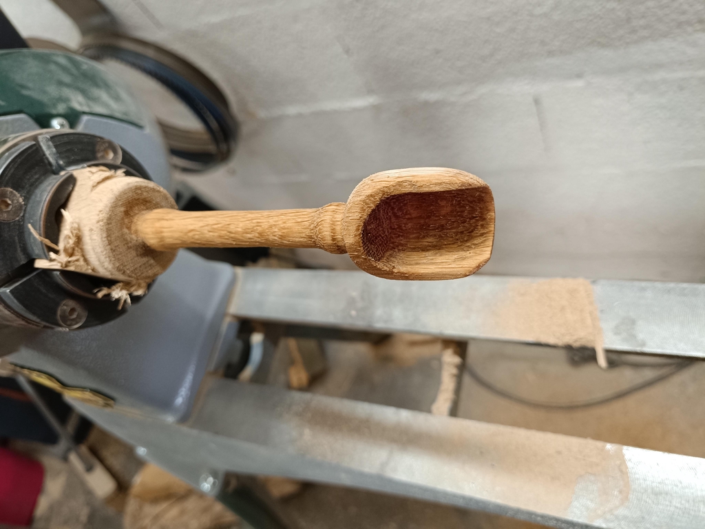 Le tournage sur bois : l’alliance du geste et de la matière.