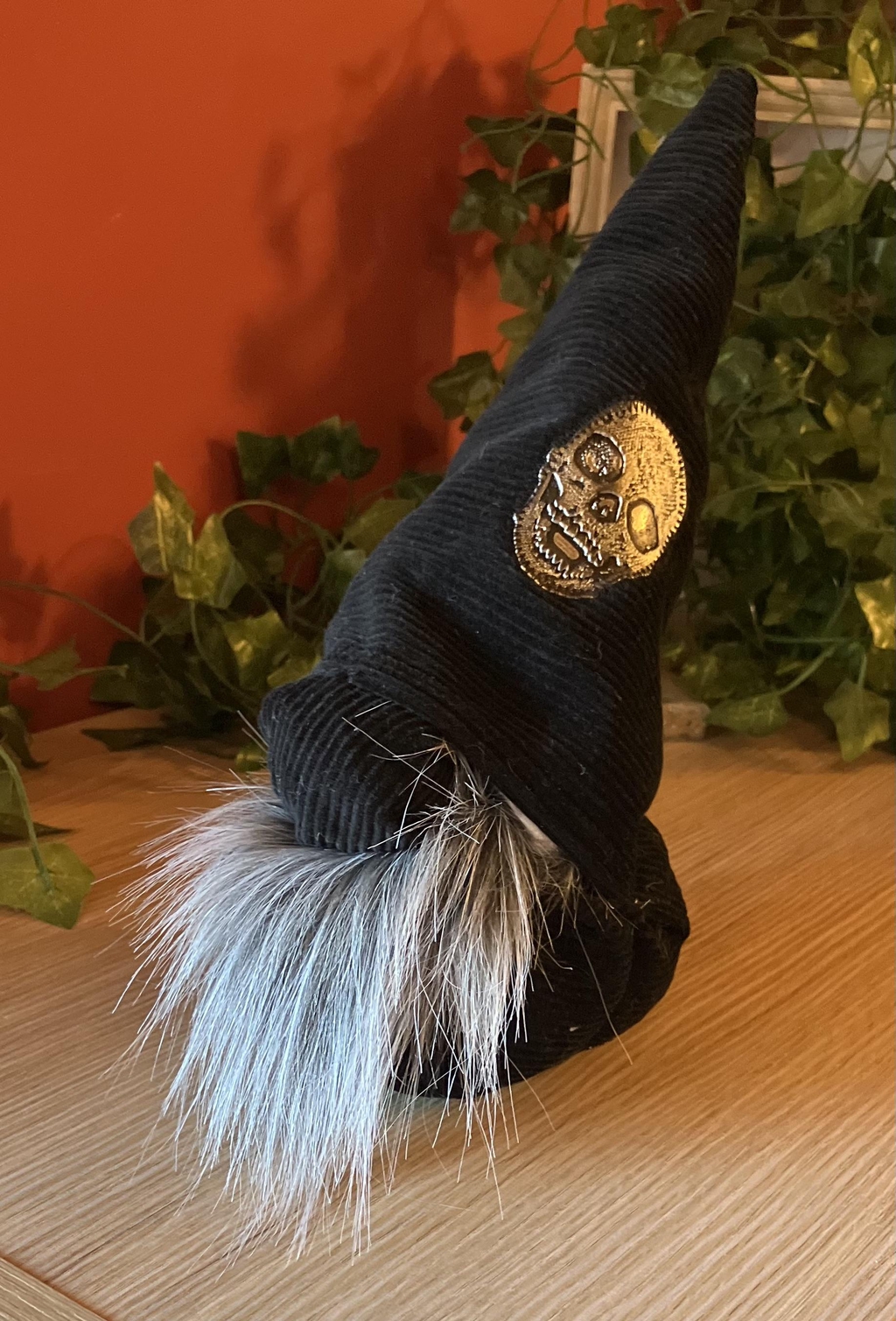 Gnome d'halloween crée avec mes chutes de tissus éthiques, coton bio, tissus oeko-tex, pour éviter le gaspillage, comme ça zéro déchets ! nenaa Harka, nenaaharka, gnome nenaaharka