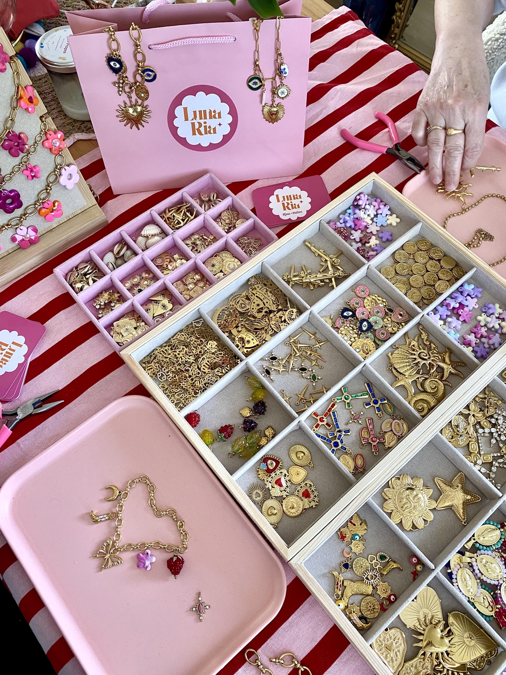 Viens réaliser ton propre bijou à charms ♡