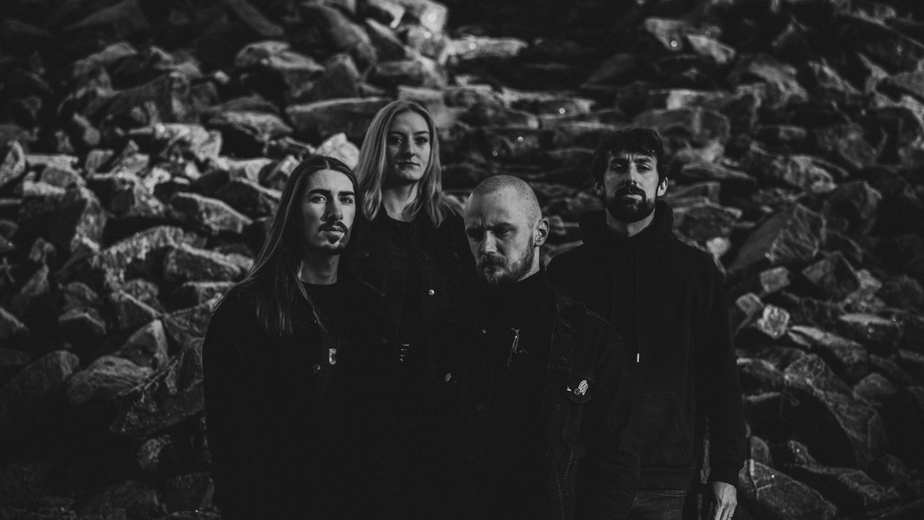 Offizieller Webstore der Band Phosphorus. Im Hintergrund ist ein Bild der Band zu sehen