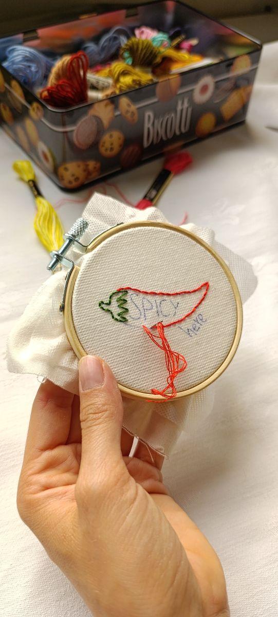 Atelier de broderie pour customiser son propre vêtement (t-shirt, casquette, tote-bag, banane). Événements en présentiel sur Blois, Tours, Orléans et d'autres villes.