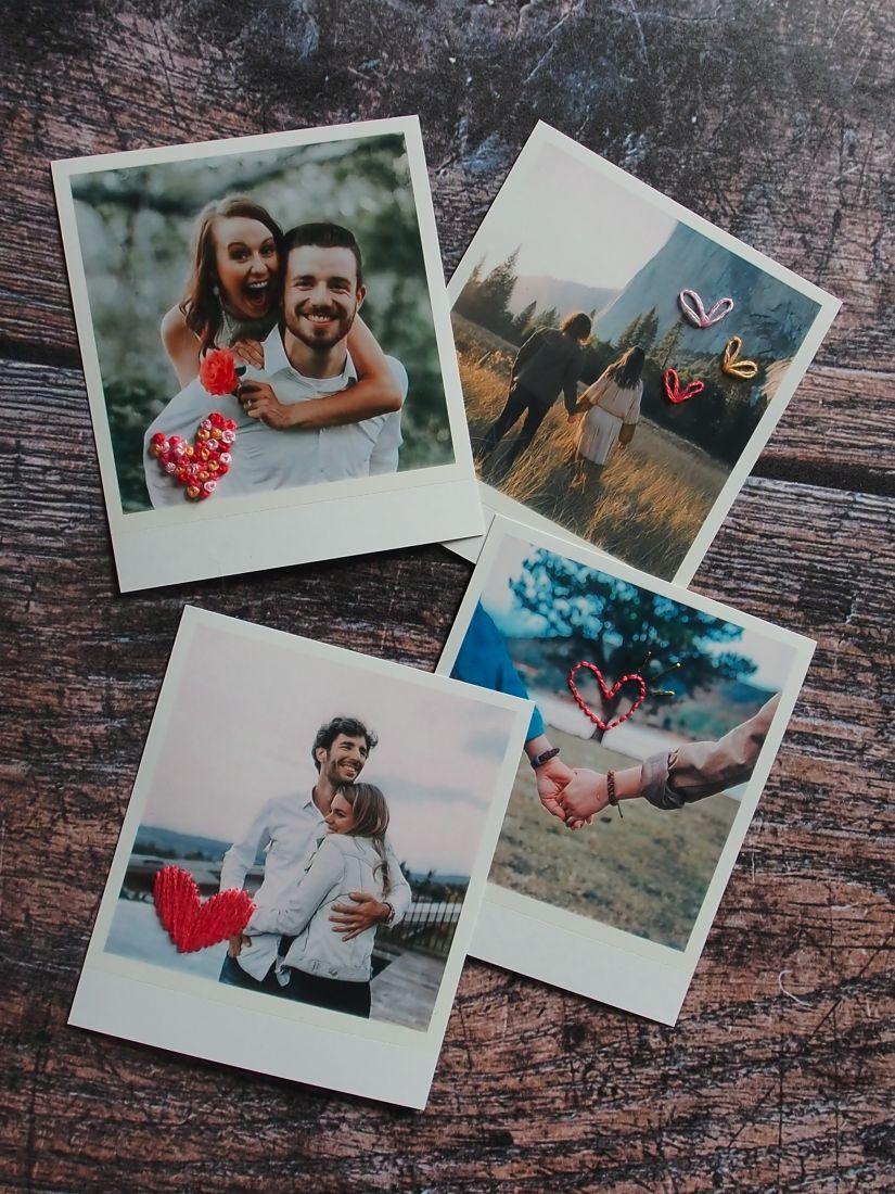 Une petite photo façon Polaroid, imprimée puis brodée à la main avec un motif doux et poétique. Une pièce unique à suspendre au sapin grâce à son petit ruban, pour garder près de soi un moment précieux.

Chaque souvenir est réalisé à partir de ta propre photo et brodé délicatement, point après point, pour transformer ton émotion en objet tangible.