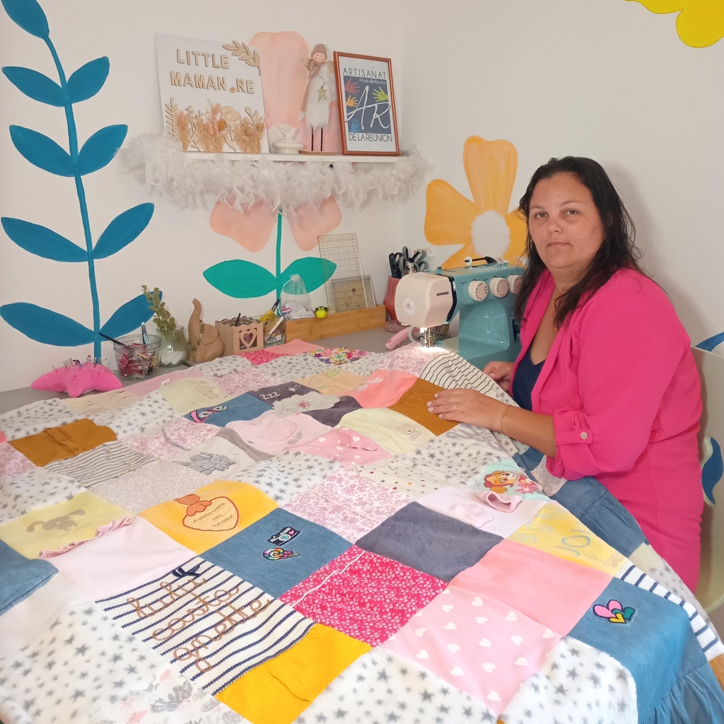  Je suis Stacy, artisane textile, Maman d'une Merveilleuse petite Fleur, 
et Mamange de trois Précieux Petits Anges !