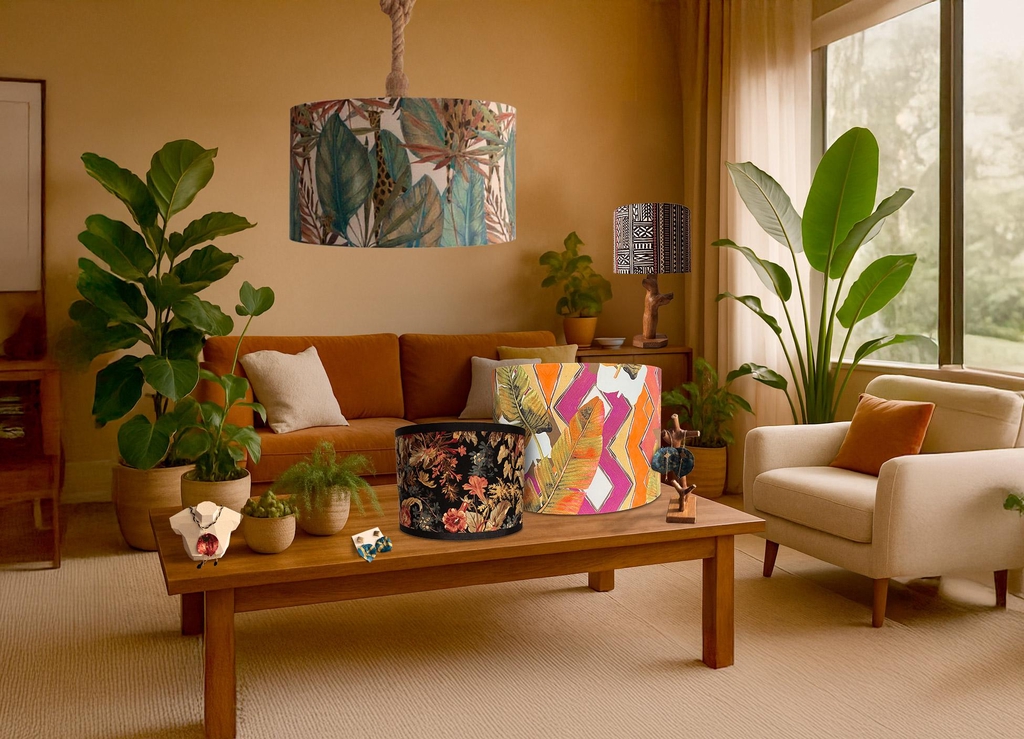 Pantallas (tulipas) de tela artesanales, lámparas de madera natural y pendientes de semillas hechos a mano en Tenerife, Jacaranda del Teide, para llenar de luz y naturaleza tu hogar.