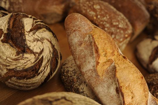 Willkommen bei Meister Martin, wo Tradition auf Geschmack trifft. Entdecken Sie unser Unternehmen und unsere Leidenschaft für hochwertige Brot-Backmischungen. Wir legen Wert auf beste Zutaten und exzellenten Kundenservice. Werden Sie Teil unserer Genussreise und erleben Sie Brotbacken neu. Wir freuen uns auf Sie!