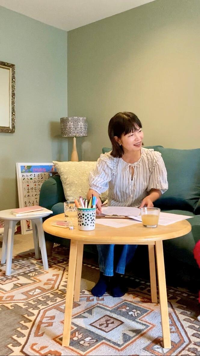 Tutor outlining a 4-week JLPT study plan with a checklist and timer.