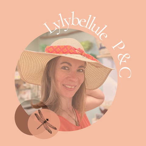 Lylybellule Pic&Coud 
Créatrice de décoration intérieure : paniers de rangement ,déco murale punch needle pour salon & chambre 
Accessoires de mode : sac cabas 
Idée cadeau 🎁 personnalisée 