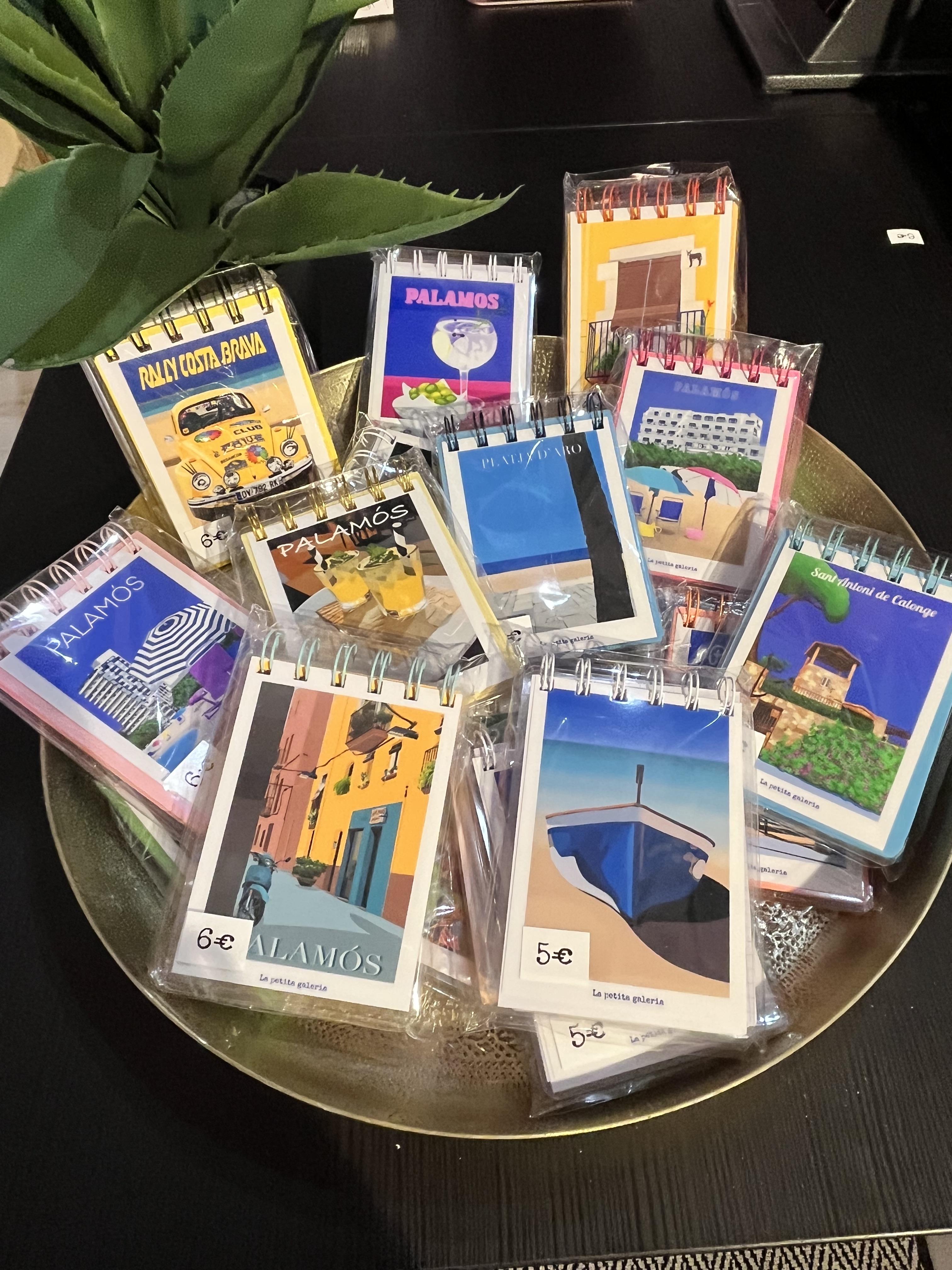 Todos los Dibujos originales de La petita galeria son disponibles por imanes y libretas
