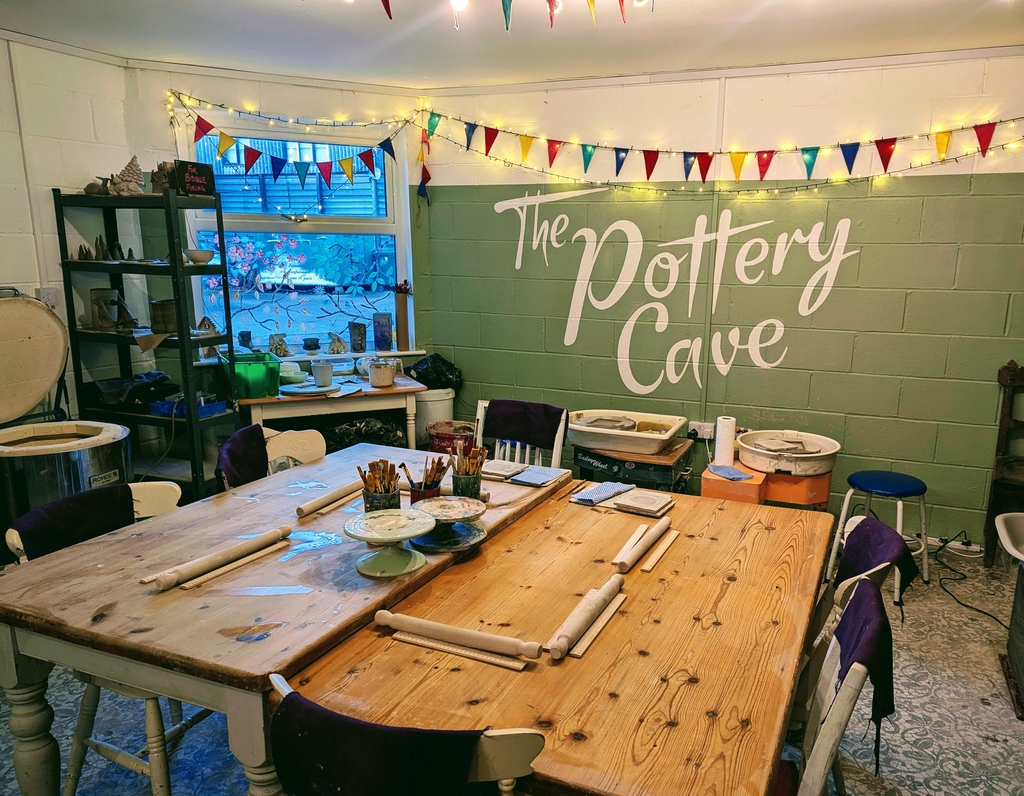 Pottery Making Clay experiences for pottery wheel throwing and pottery clay handbuilding workshops