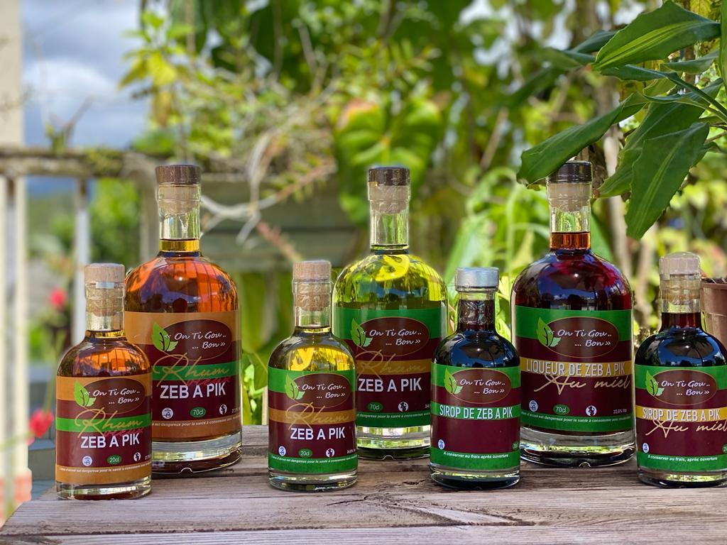 Production artisanale de sirops, liqueurs et rhums à base d'herbe à pic ou zèb a pik en créole, (Neuroleana lobata), plante herbacée au goût amer et aux vertus reconnues depuis des siècles aux Antilles.
