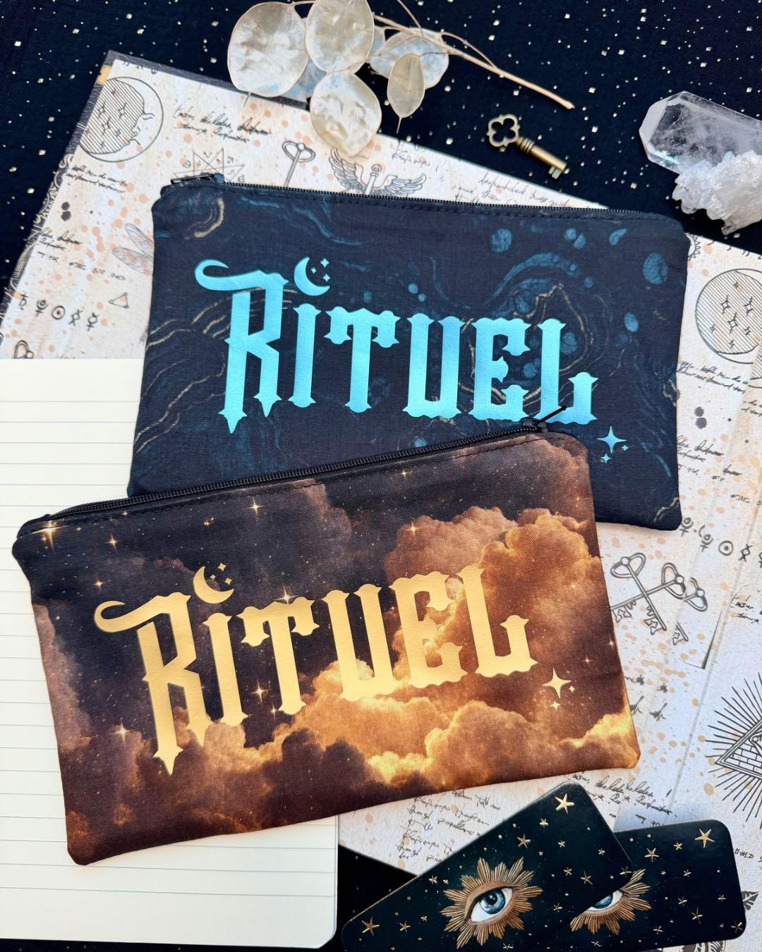 Petites trousses pleine de magie aux couleurs vives et motifs witchy
