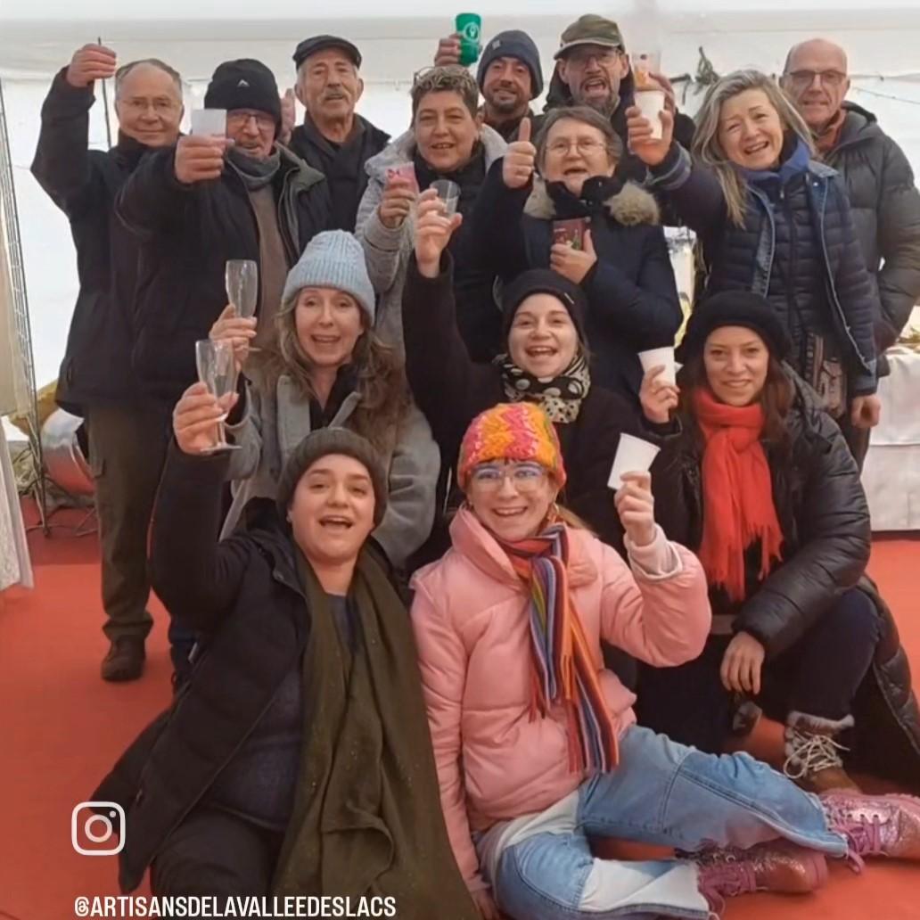 Les Artisans de la Vallée des Lacs sous le chapiteau des Artisans au Marché de Noël