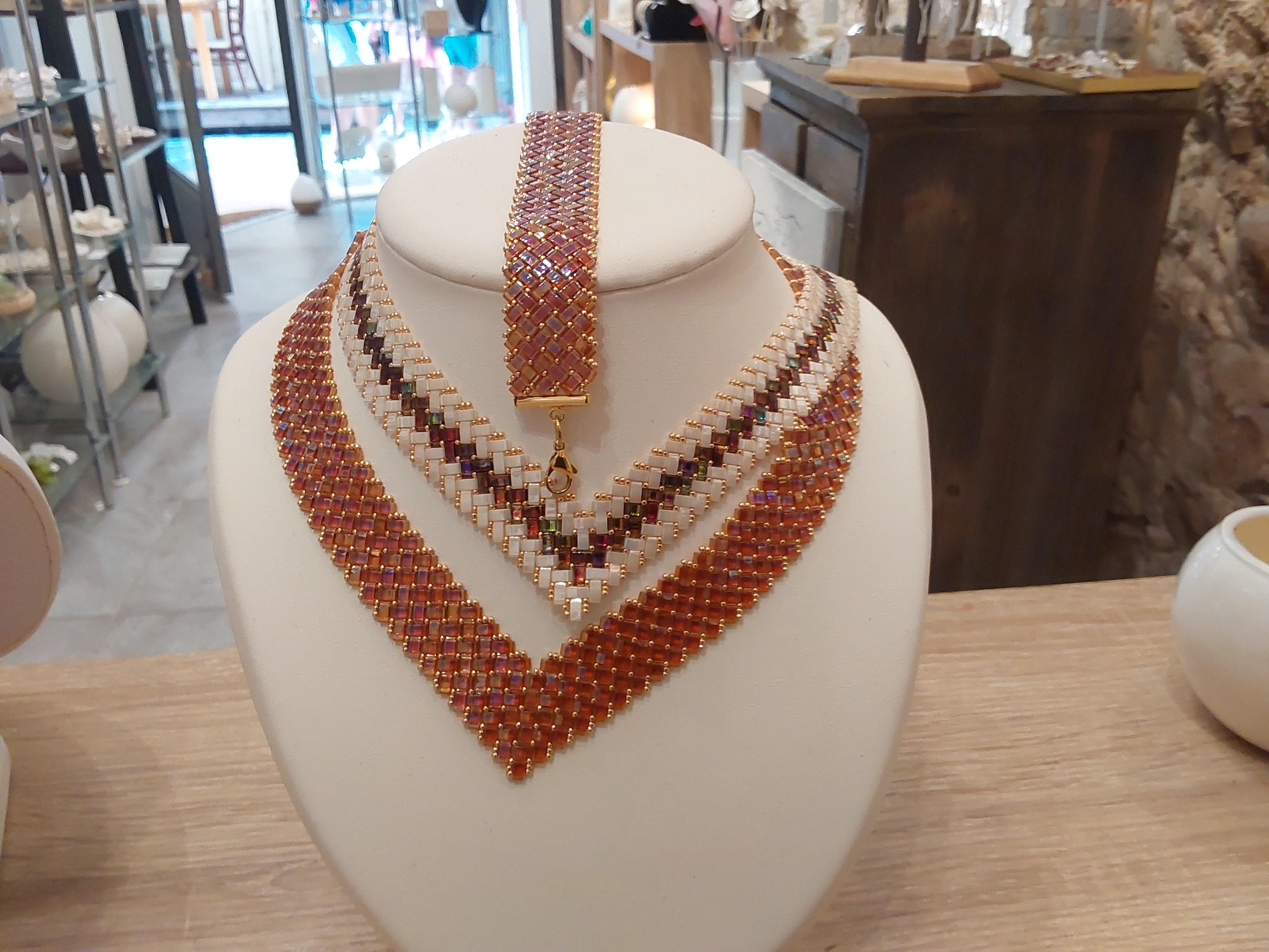 Sublimez vos tenues en portant c’ est très jolies bijoux , très agréable à porter , très légers et de très bonne qualité artisanat francais