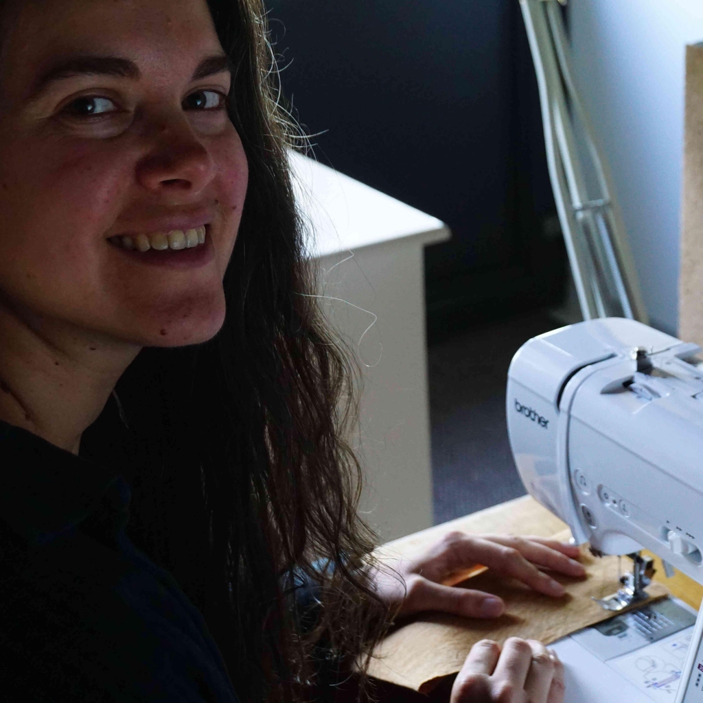 l'artisane d'Atelier Eoubi.