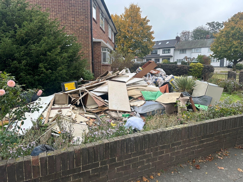 We will not be beaten on price
Fully insured ✅
Waste Carrier licensed ✅
Friendly and efficient ✅