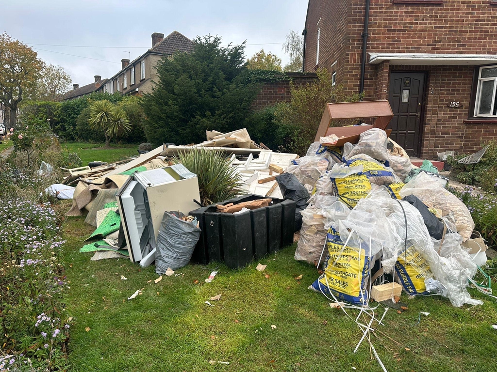 ♻️ Impress Waste Disposal Services
Quick, reliable & affordable waste removal — done right! 🚛
House • Garden • Commercial • Building waste — we handle it all.
📸 Send us pics for an instant quote!
✅ Family-run | ✅ Fully insured | ✅ Licensed & trusted