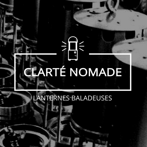 Logo de clarte nomade devant ancienne usine de lampe de mineur
