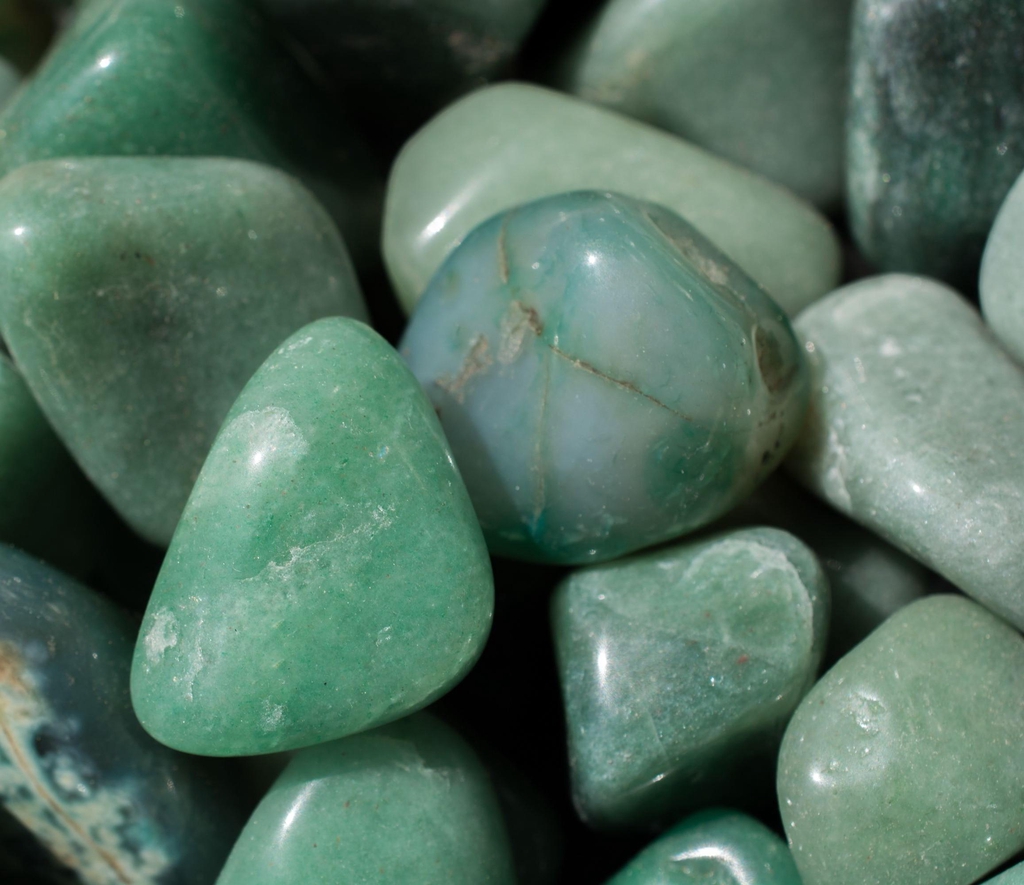 wildwood-pierre-semi-precieuse-aventurine-graine-bijoux-collier-bracelet-boucles-d-oreilles-vert-spiritualite-esoterique-symbolique-energie-naturelle-nature-vegetale-creation