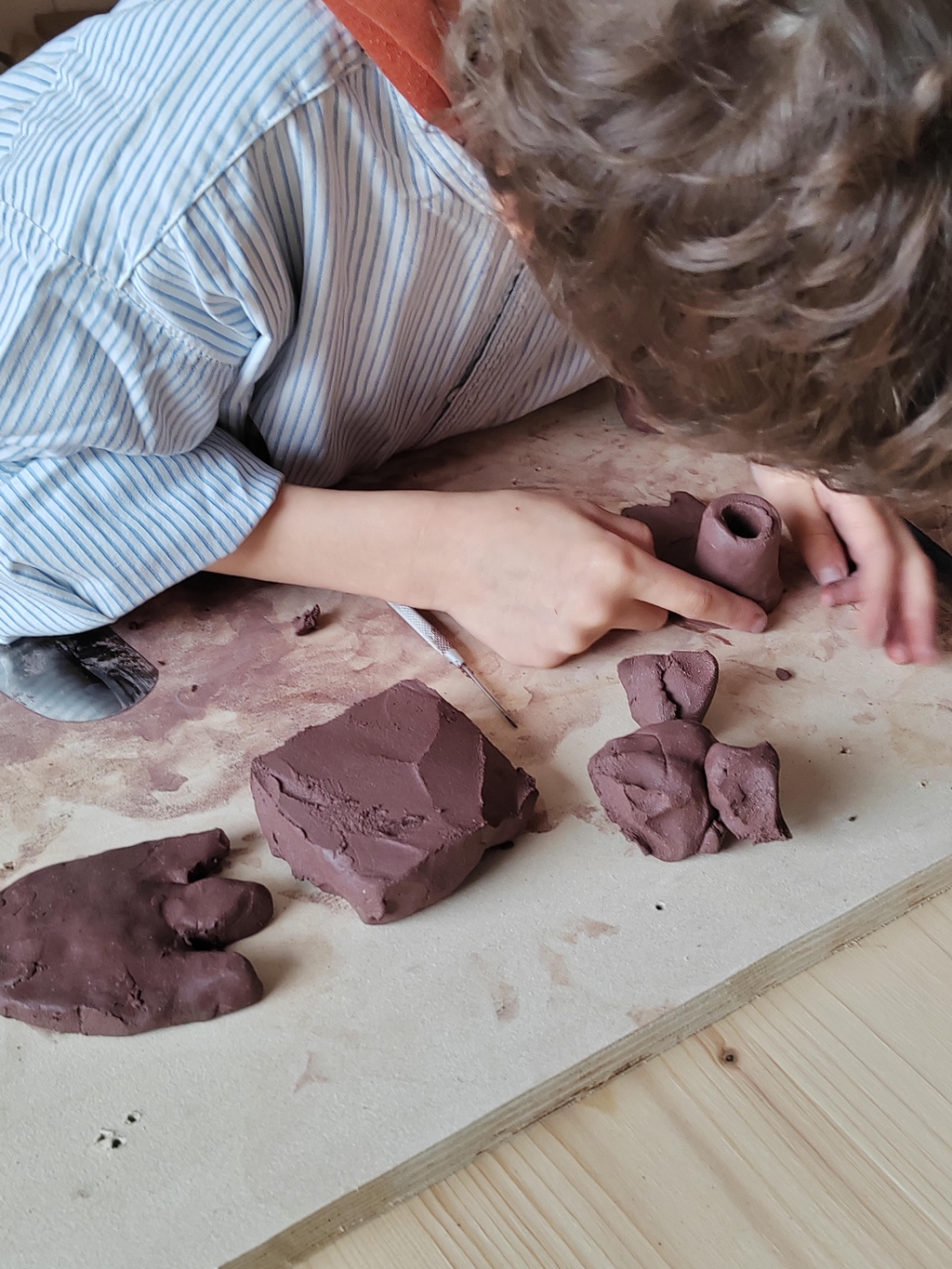 Ateliers modelage enfants 
Initiations céramique 