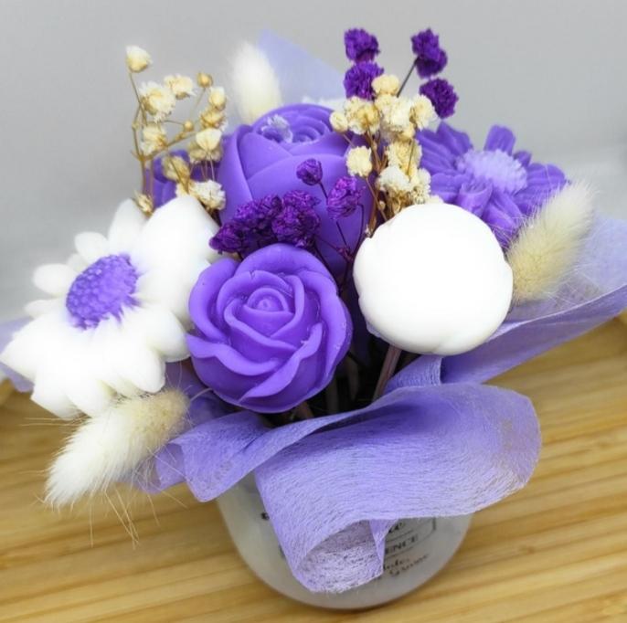 Bouquet de fondants de cire parfumés et fleurs séchées 