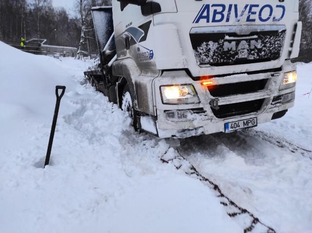 Meie veoautopuksiirid on valmis aitama kogu Eestis ja ka väljaspool.
