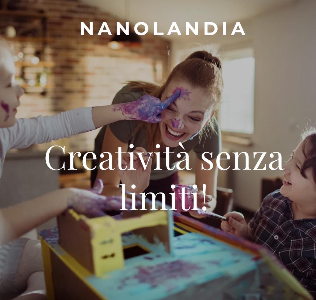 Vasto assortimento di videogame, console di ultima generazione e accessori gaming in esposizione