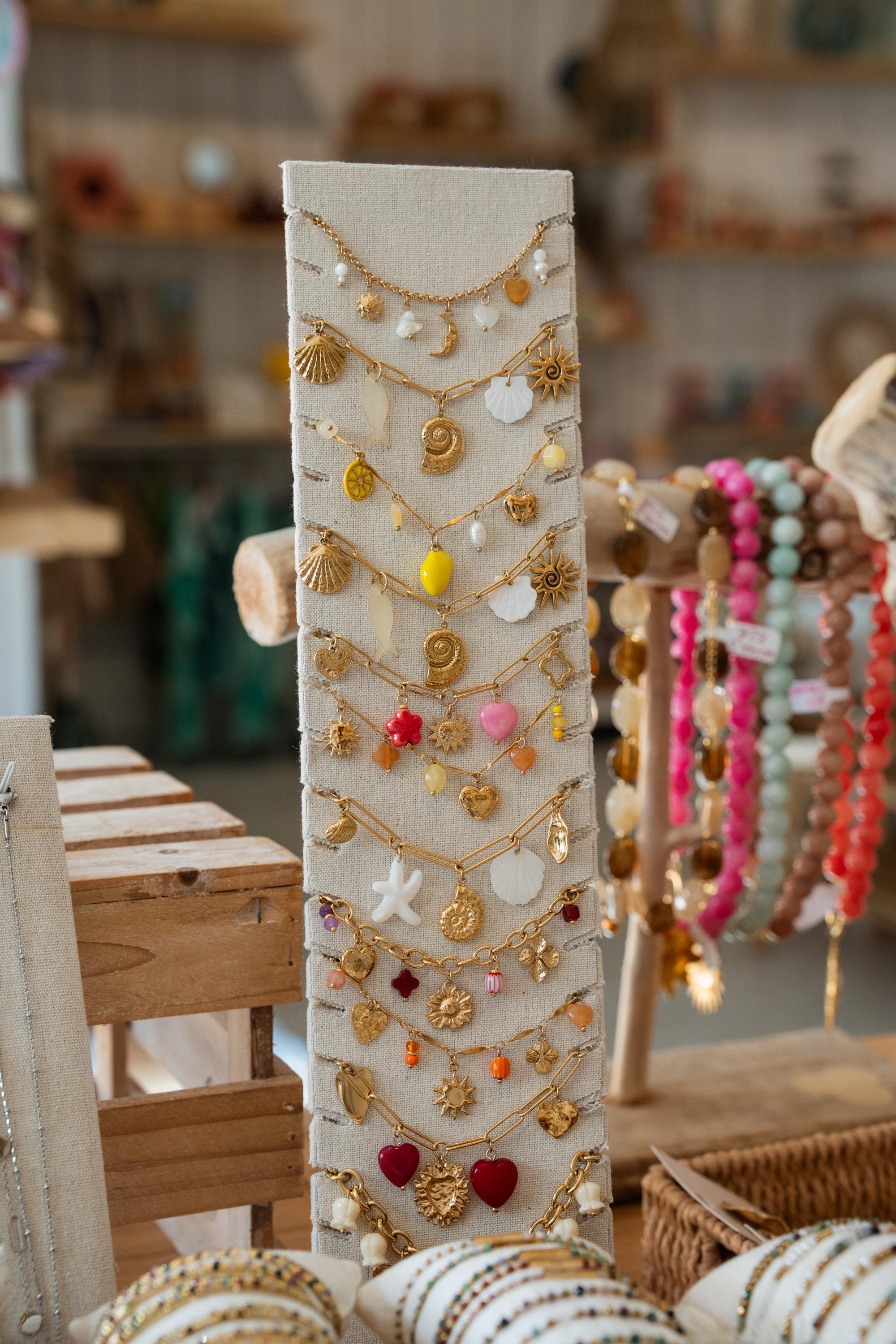 Des bijoux en acier inoxydable, solides et stylés, inspirés par les dernières tendances
