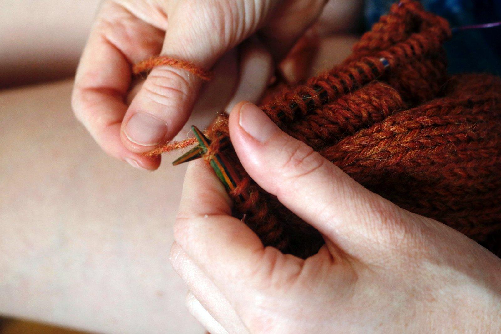 Cours de couture et tricot en anglais et espagnol à Lyon – Apprenez tout en pratiquant une nouvelle langue, dans un cadre bienveillant et créatif.