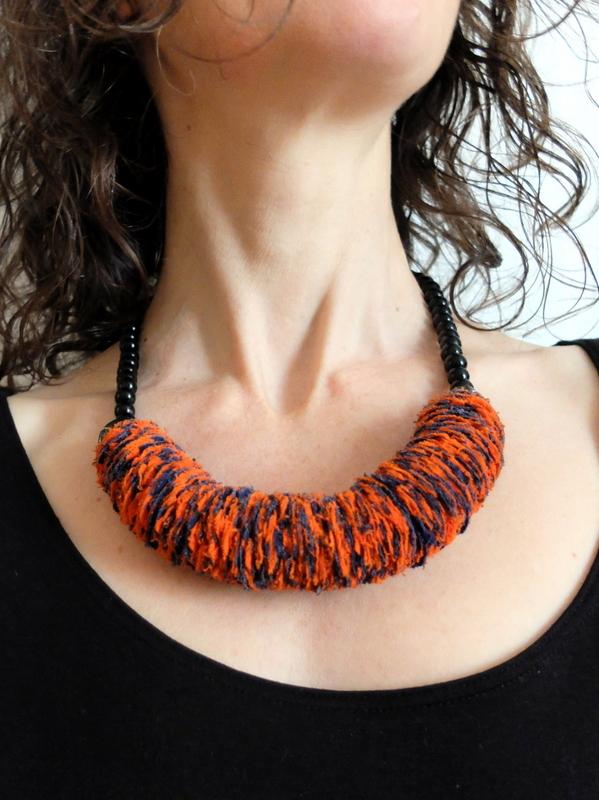 Ateliers DIY textile à Lyon, fabrication d'un collier ethnique en tissu africain wax