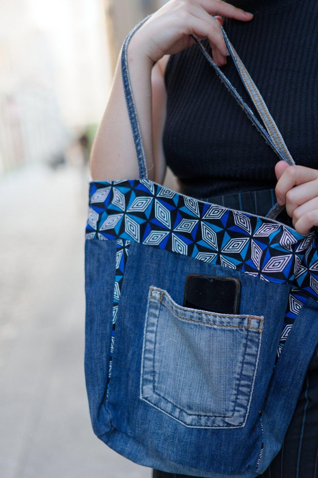 Sac à main en jean et wax revalorisé, pièce unique de créateur, confection artisanale et éthique
