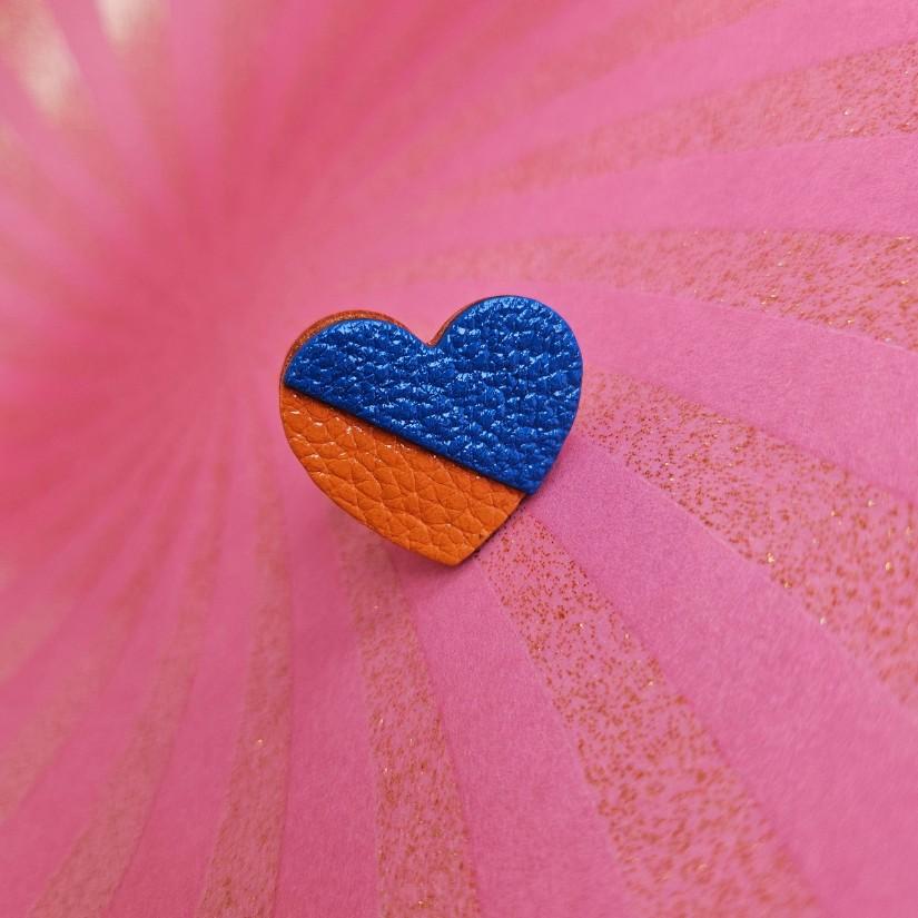 bague en cuir bicolore en forme de coeur