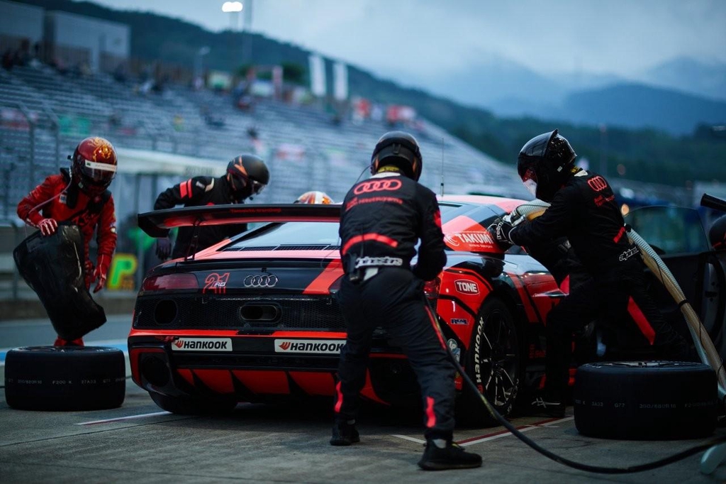 Motorsport – Ausrüstung, Bekleidung & Equipment für Motorsport-Teams