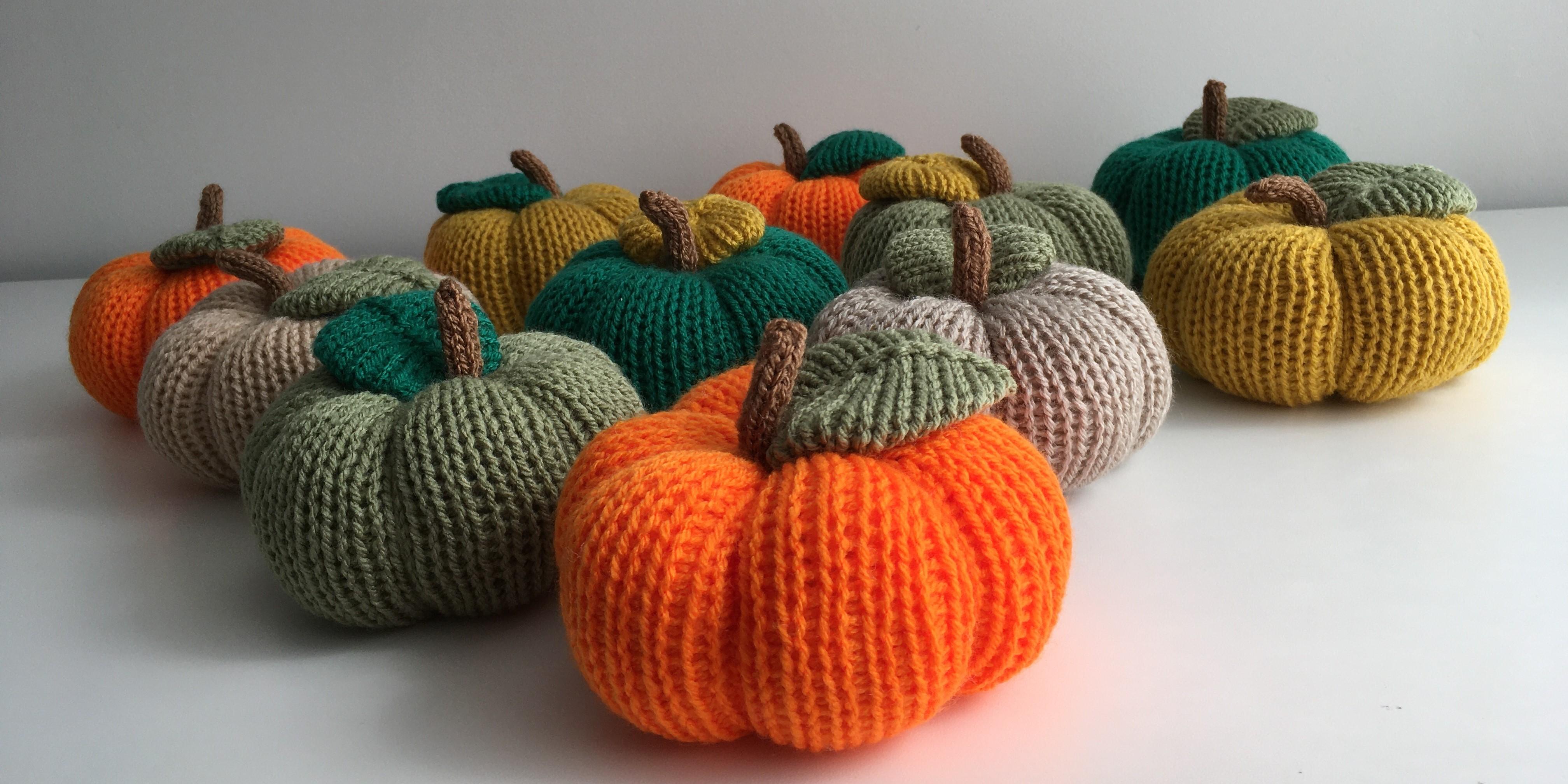 Citrouille décorative fait main par Lena Knits. Parfait pour décorer la maison en automne.