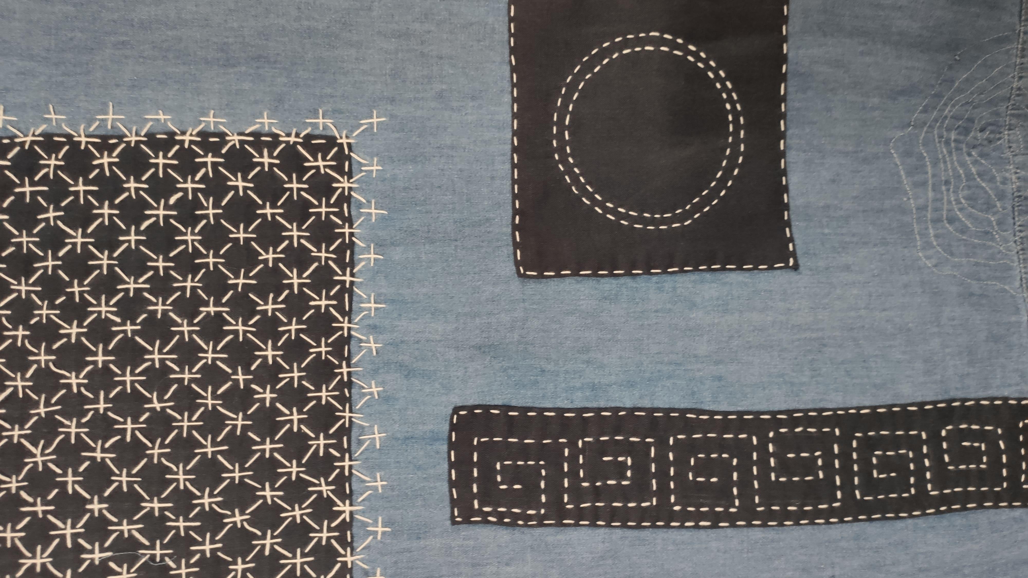 Collection JEAN’UP – Le denim réinventé
JEAN’UP donne une nouvelle vie au denim en le transformant en pièces uniques et expressives. Patchs vintage, broderies sashiko, feutrage à l’aiguille… chaque création est le fruit d’un travail artisanal minutieux, pensé pour affirmer un style audacieux tout en respectant la planète.  JEAN’UP, c’est le jean comme manifeste d’une mode éthique et créative.