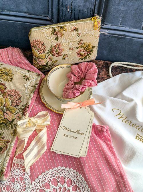 un univers textile dans une boite