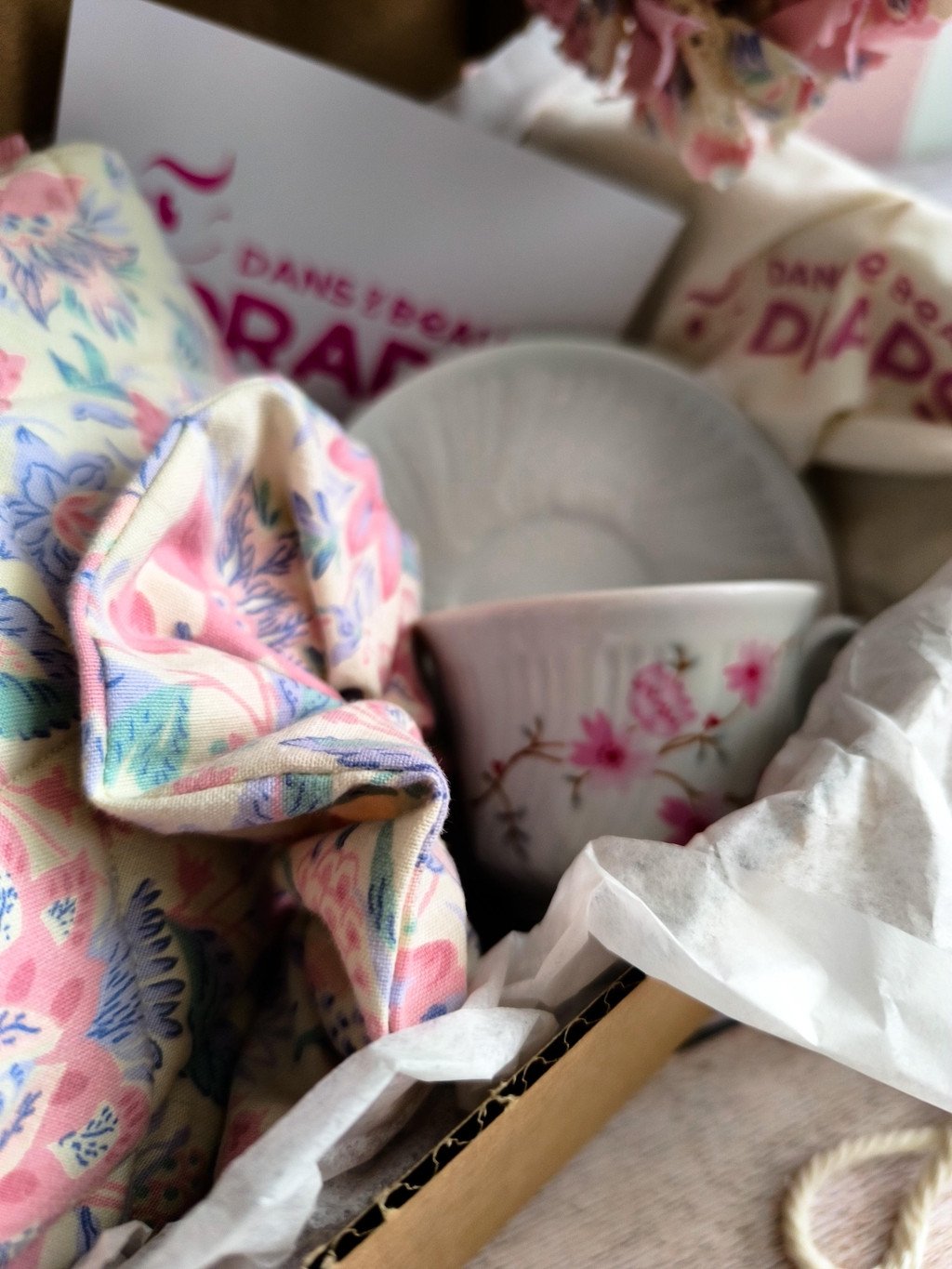 des boxs 100% upcyclées et chinées pour un cadeau surprenant et unique!
