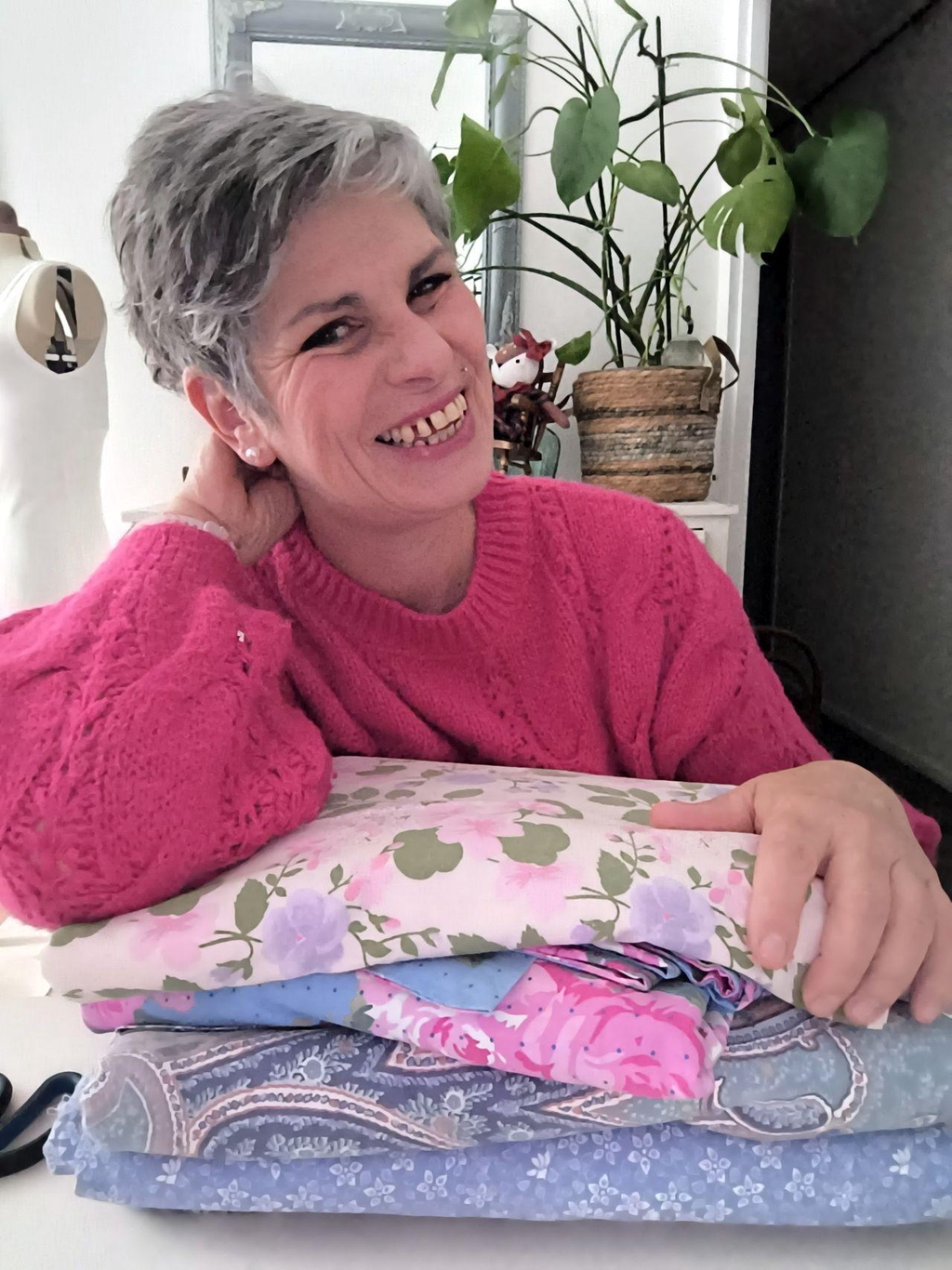 Qui suis je? 

Je m'appelle Karine, et après de longues années à hésiter, j'ai décidé de sauter à pieds joints dans le grand bain de la création...