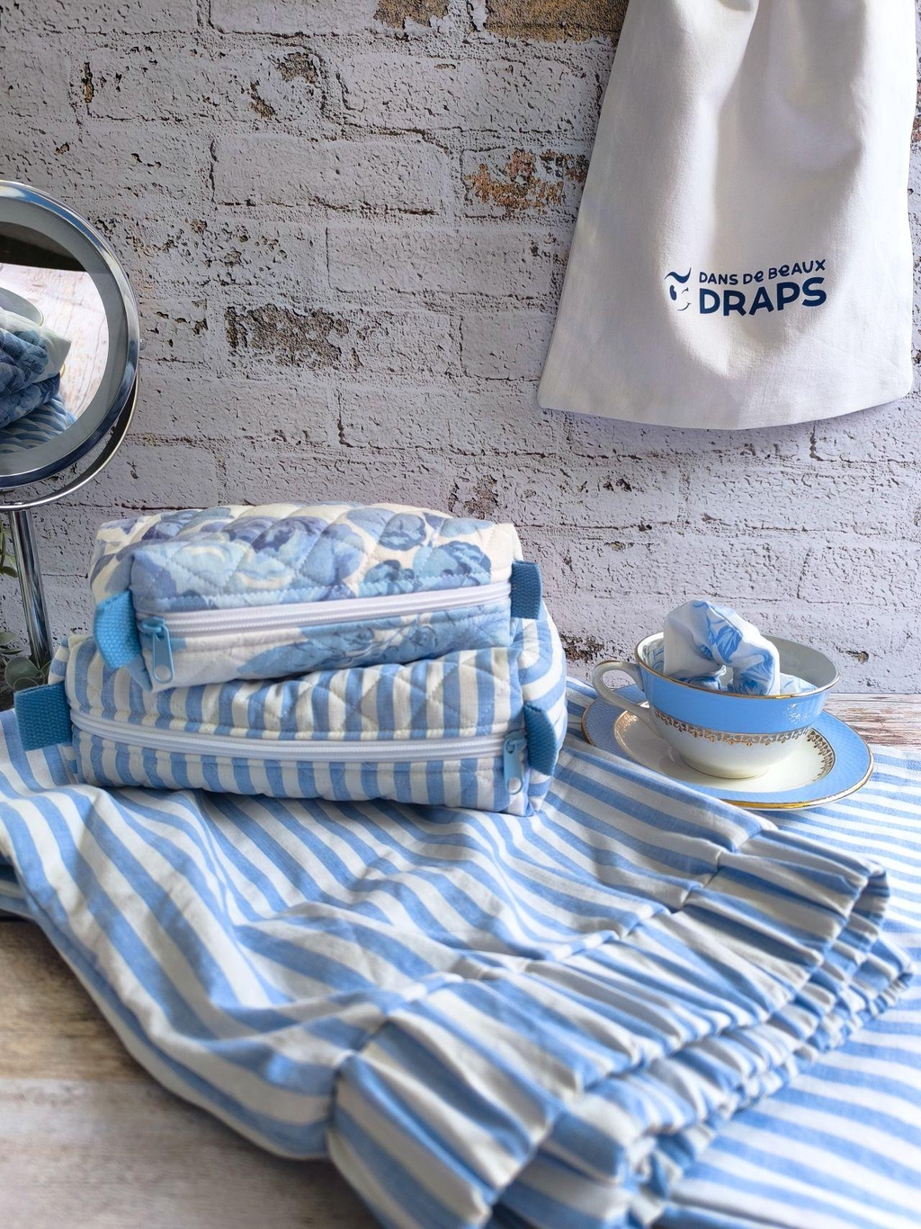 L'Heure Bleue, une collection d'accessoires upcyclés toute douce en bleu et blanc