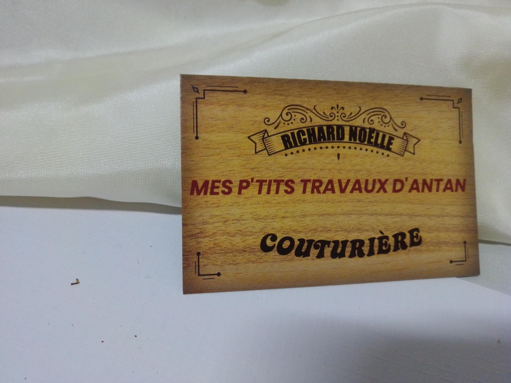 COUTURIÈRE -CRÉATRICE TRICOTEUSE