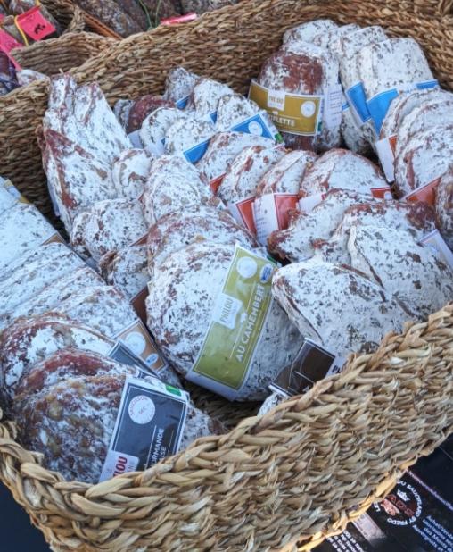 Notre gamme Haute Qualité traditionnelle du Maître Artisan François Lerminier ! 

Du saucisson Sec sans peau, à la forme originale. 

Un délice de charcuteries exceptionnelles à ne pas louper.

Tout le terroir Normand retranscrit dans cette gamme de Saucissons Secs à chaque tranche.