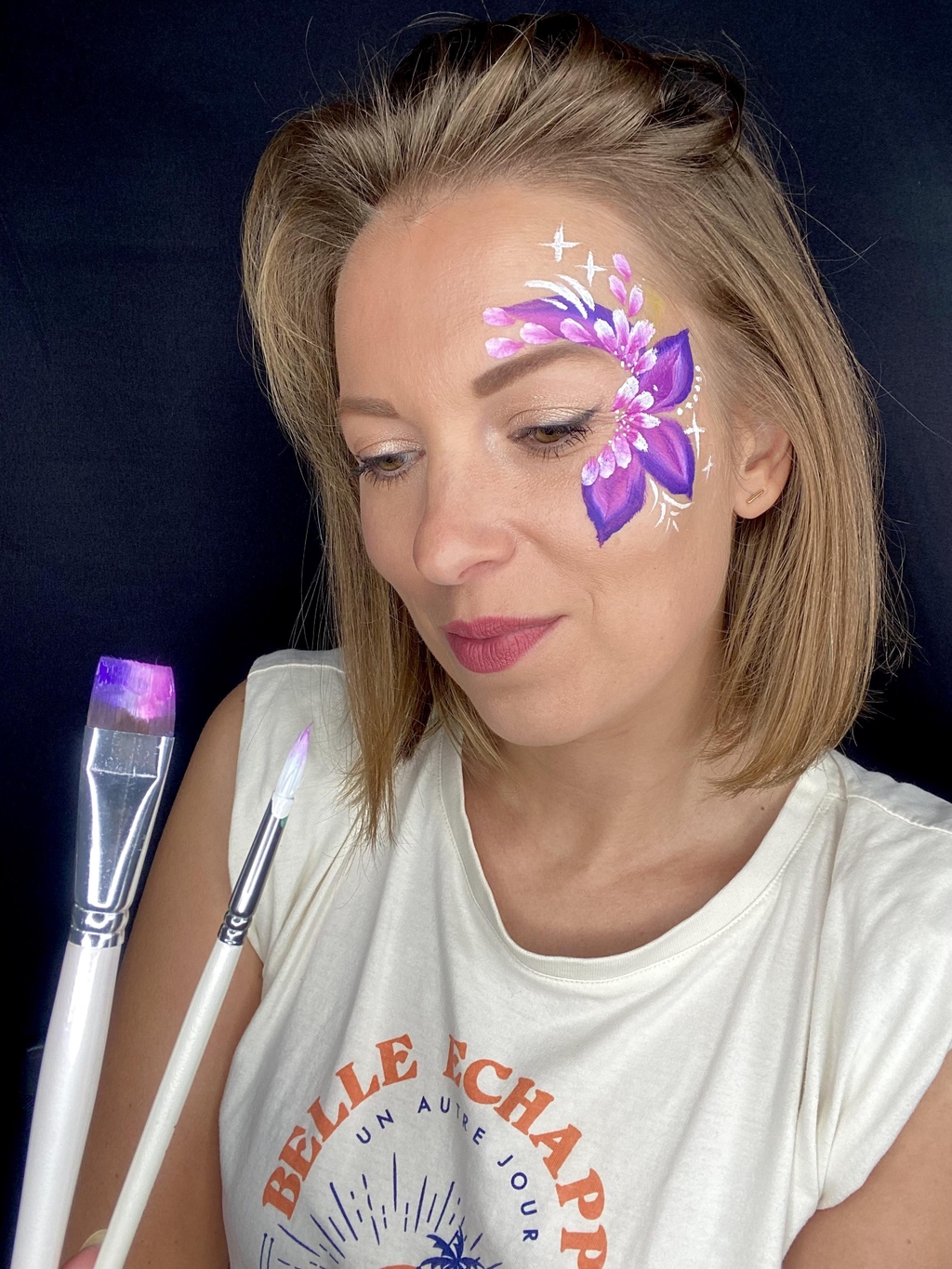 Je suis maquilleuse professionnelle artistique sur le pays Basque bayonne, Biarritz et les Landes Tarnos, Hossegor. Maquillage pour un EVJF ou un événement d’entreprise, ou une soirée fluo.