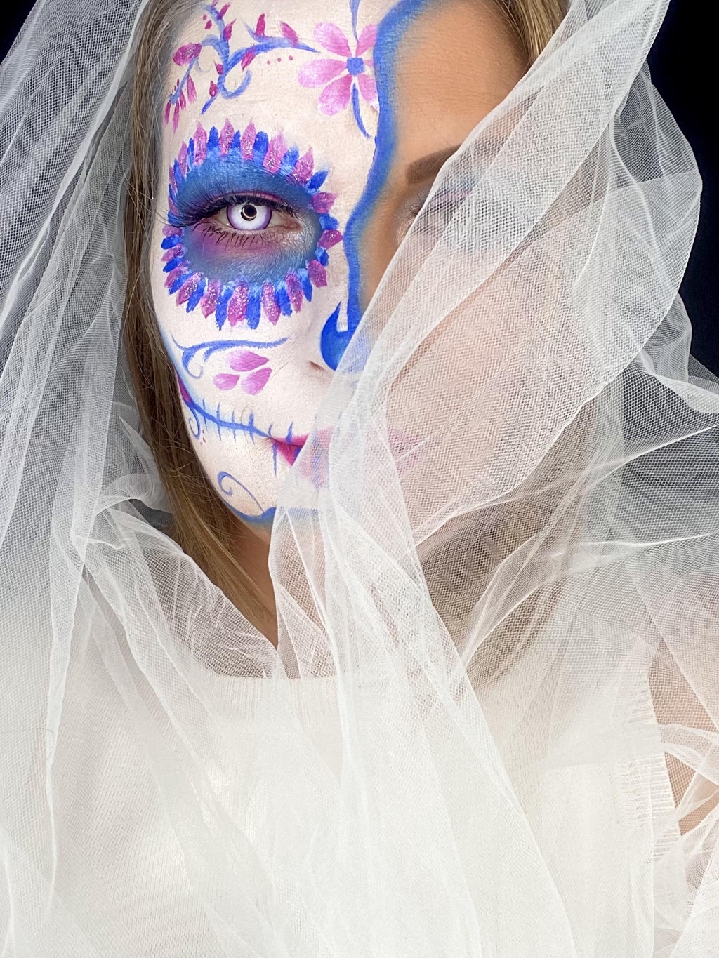 Je suis maquilleuse professionnelle artistique sur le pays Basque bayonne, Biarritz et les Landes Tarnos, Hossegor. Maquillage artistique, maquillage Halloween, maquillage carnaval