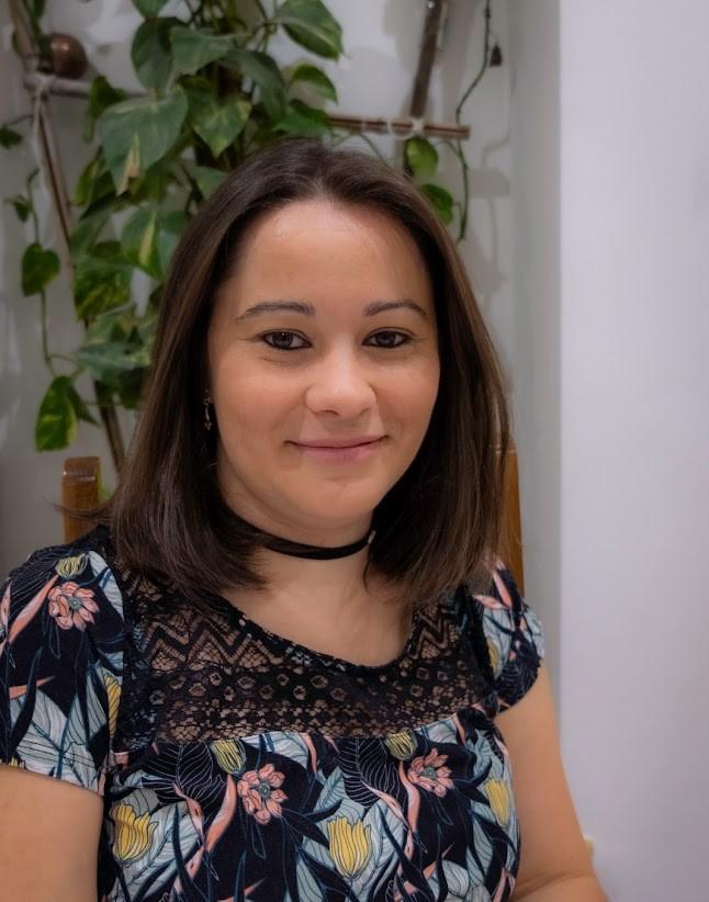 Une créatrice de bijoux fantaisie et de tableaux en papiers roulés au pied du Luberon dan le petit village de Cucuron