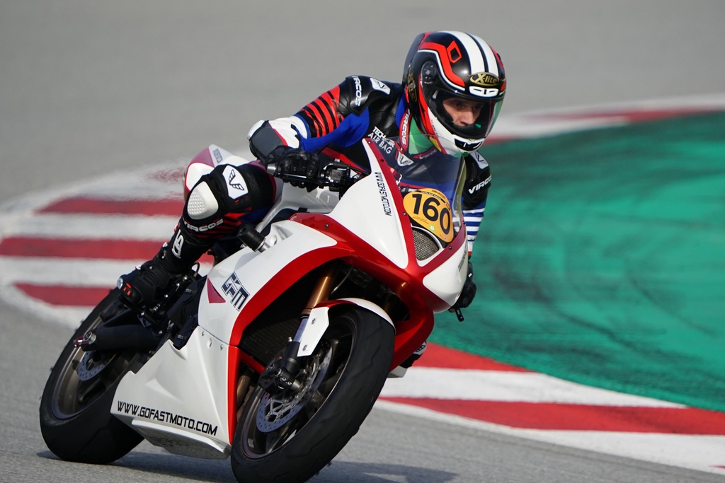 combinaison en cuir sur mesure équipement pilote accessoires moto