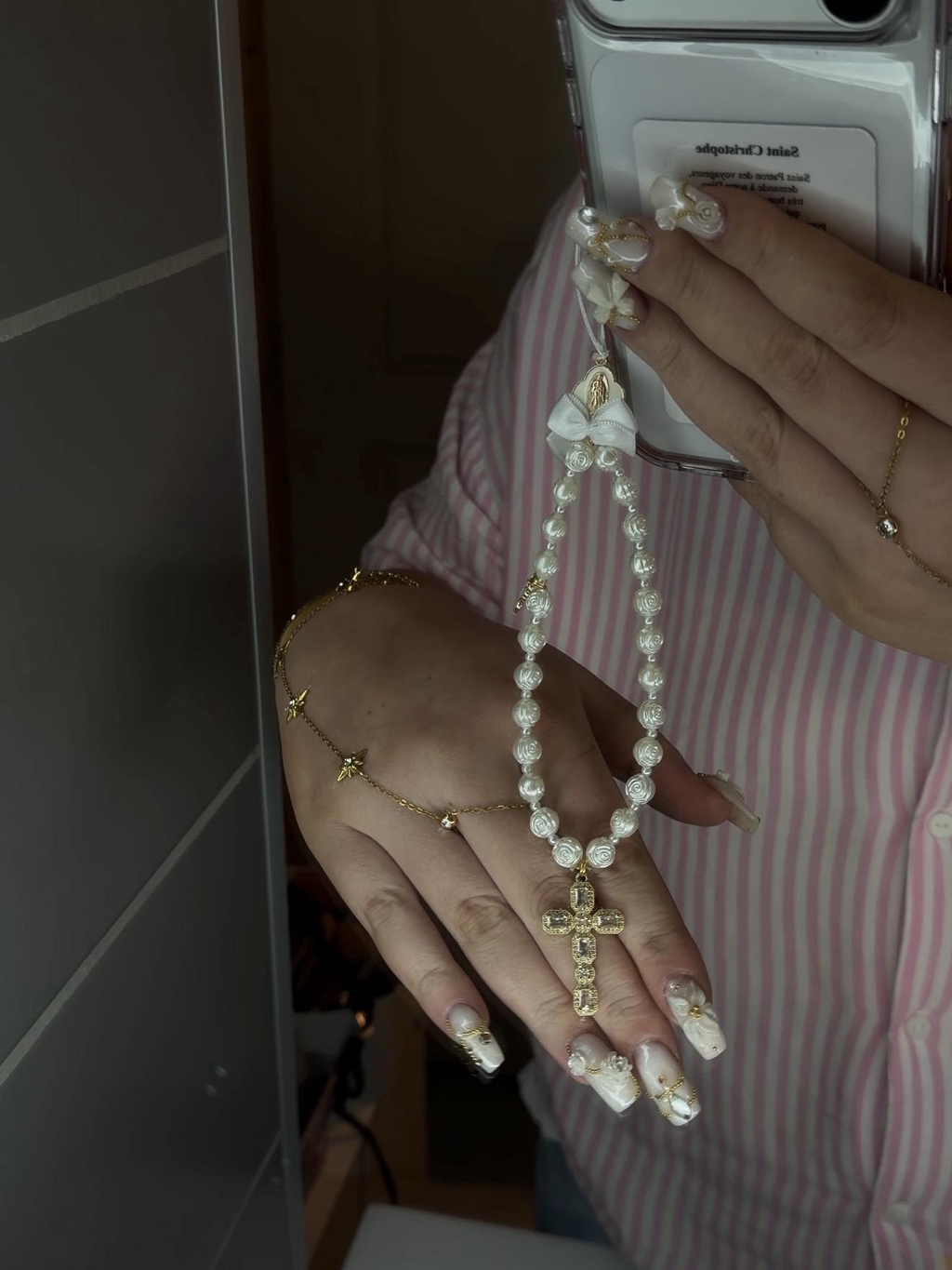 Bijoux de téléphone chrétiens faits main by Los Santos Jewelry 
Pour avoir un bijou de Dieu toujours près de soi 