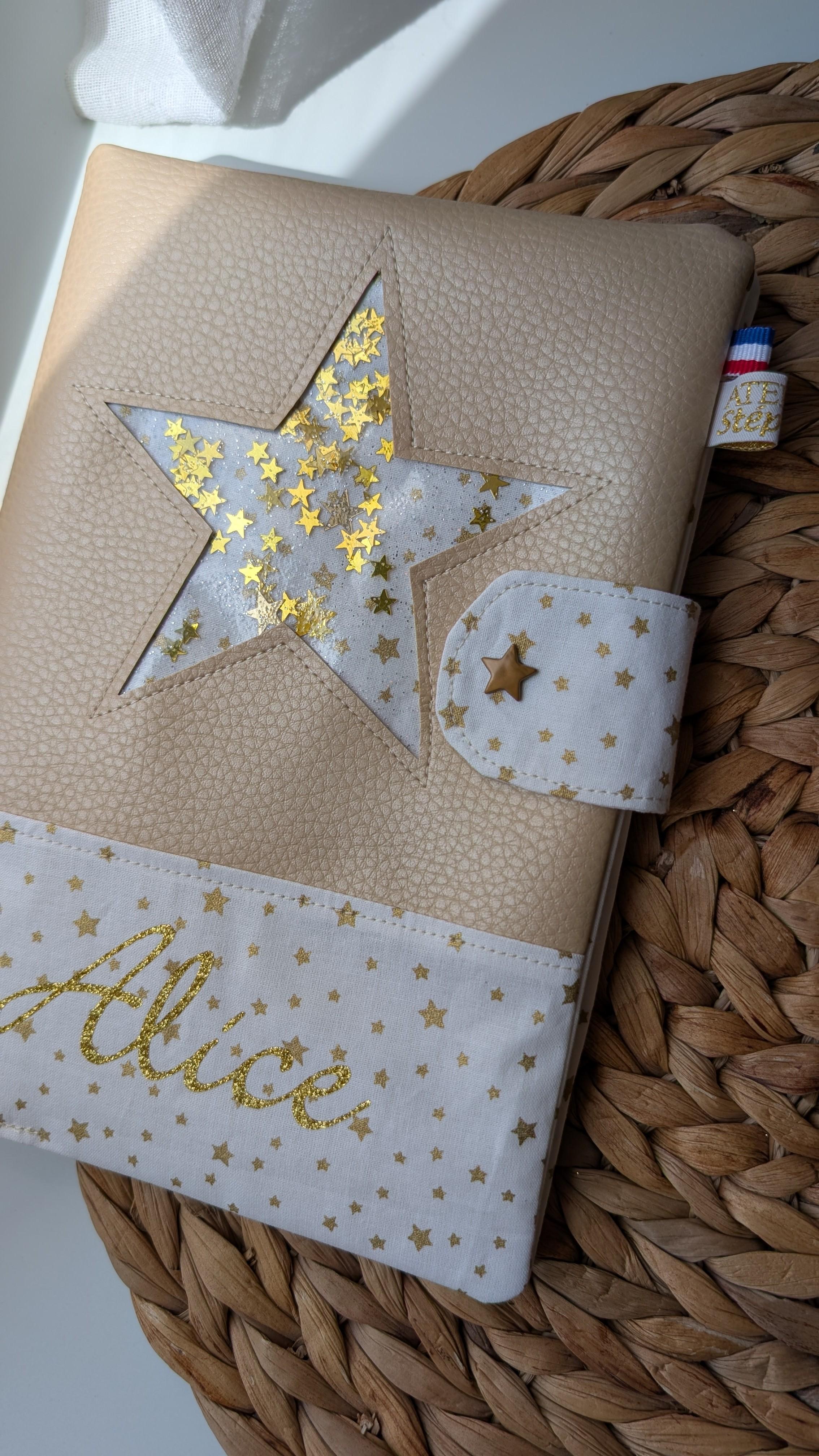 Protège carnet de santé personnalisé bébé
Cadeau pour une naissance